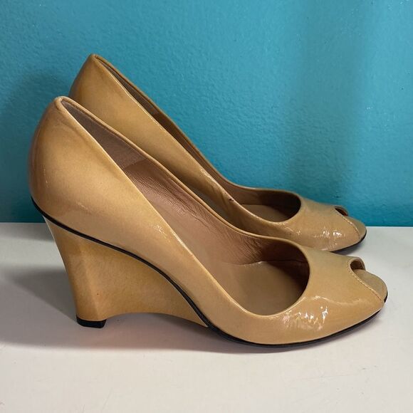 Stuart Weitzman Womens Size 9 Yellow Patent Leather "Nuanna" Shoes 3.5" Wedge - Picture 1 of 14
